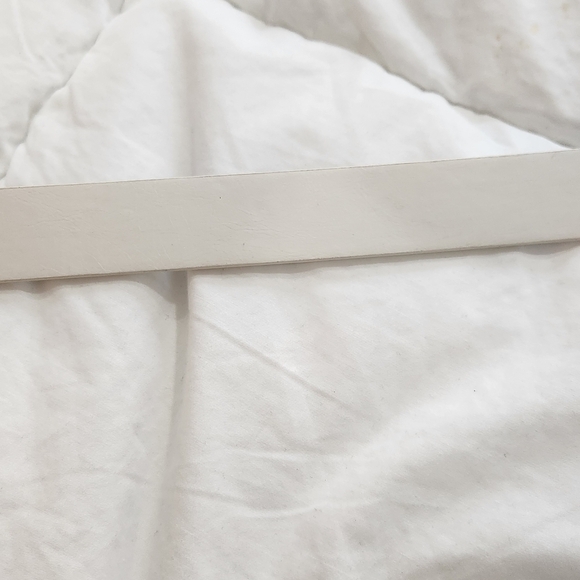 Guess White and Gold Belt with Chic Design Size Xlarge - Picture 4 of 4